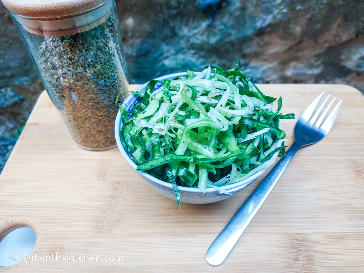 Crunchy cabbage salad