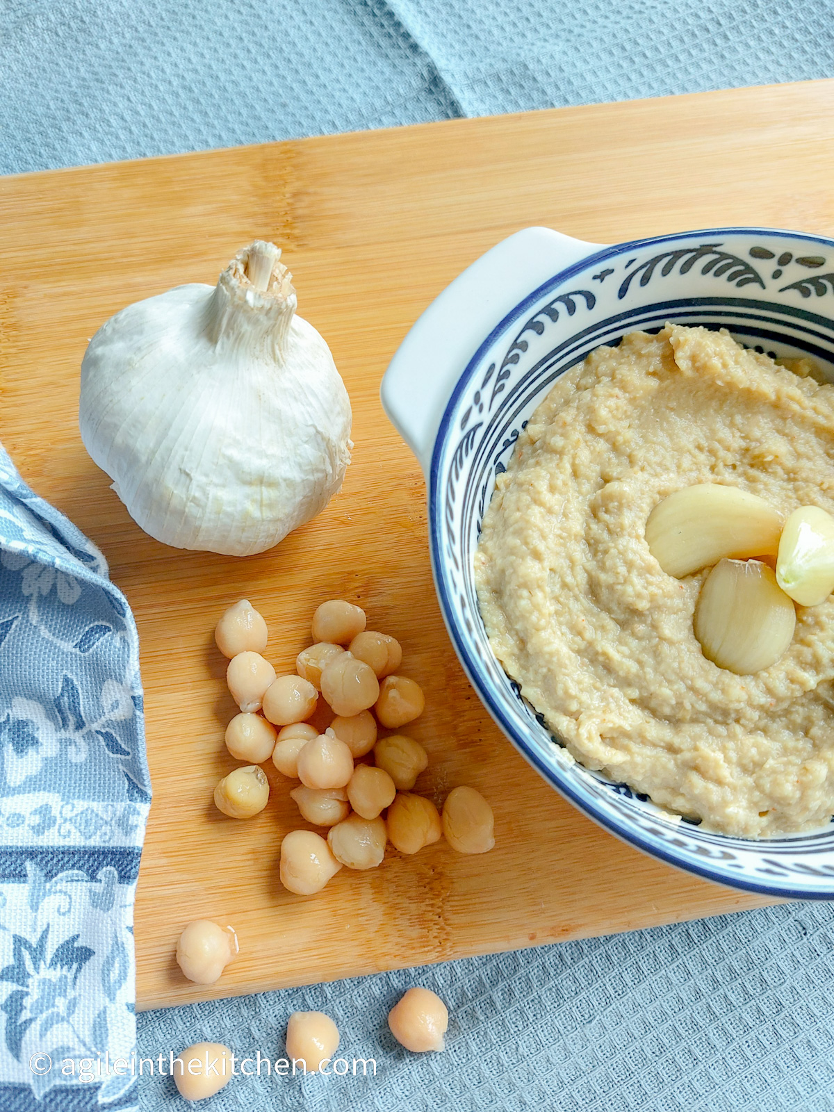 Roasted garlic hummus